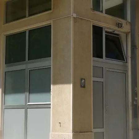 Classy And Cozy - Parking - 3 Beds - Near Center Apartment