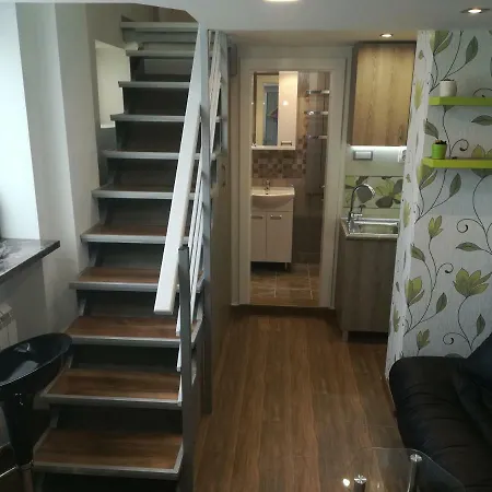 Classy And Cozy - Parking - 3 Beds - Near Center Apartment