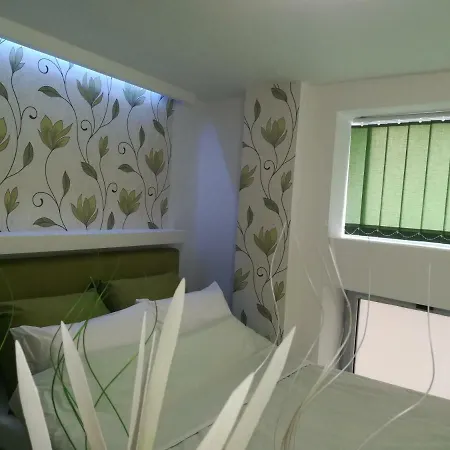 Classy And Cozy - Parking - 3 Beds - Near Center شقة