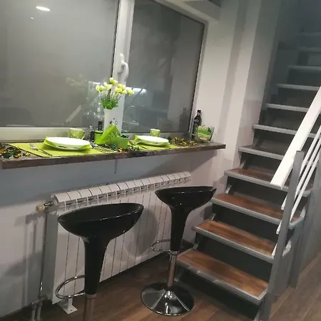 Classy And Cozy - Parking - 3 Beds - Near Center Apartment *
