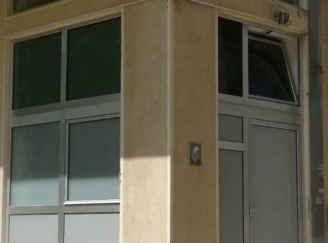 Classy And Cozy - Parking - 3 Beds - Near Center Daire