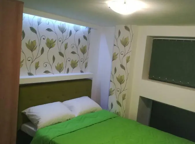 Daire Classy And Cozy - Parking - 3 Beds - Near Center Novi Sad