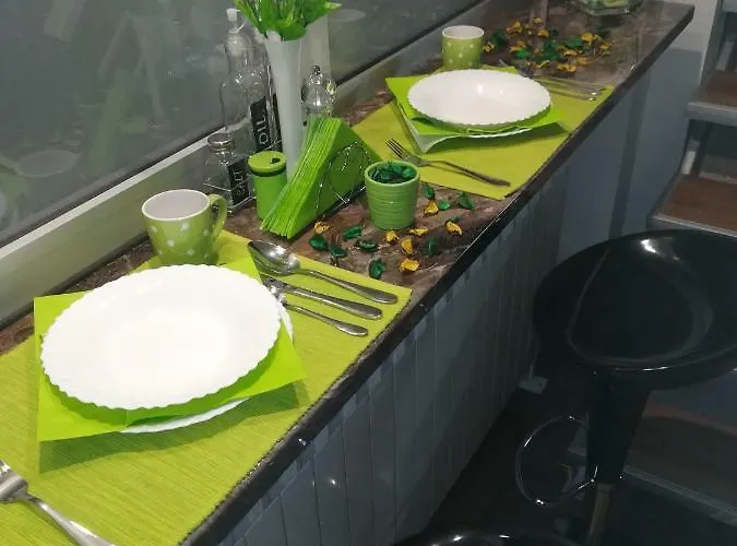 Daire Classy And Cozy - Parking - 3 Beds - Near Center Novi Sad